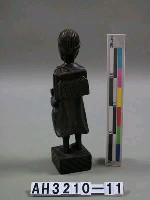 藏品(拿刀背筐男子立像)的圖片